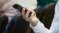 Туристка из Воронежской области украла телефон у питерца в Железноводске