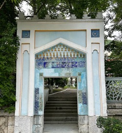 Волонтёры продолжают очистку портала ко Дворцу эмира Бухарского в Железноводске