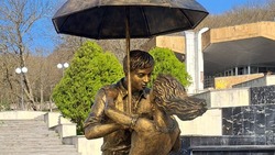 Скульптуру влюблённой пары установили на Аллее любви Железноводска