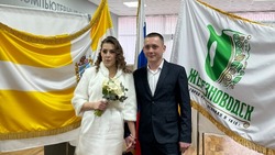 Пара из Железноводска отправилась на выборы сразу после ЗАГСа