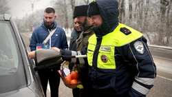 Железноводским водителям раздавали апельсины вместо штрафов