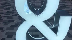 Вандал повредил арт-объект на Аллее любви в Железноводске