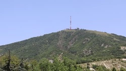 Серию документальных фильмов снимает на КМВ российский телеканал 
