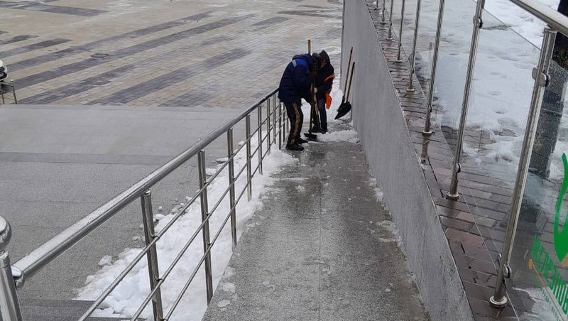 Пандусы очистили после обращения блогера в Железноводске 