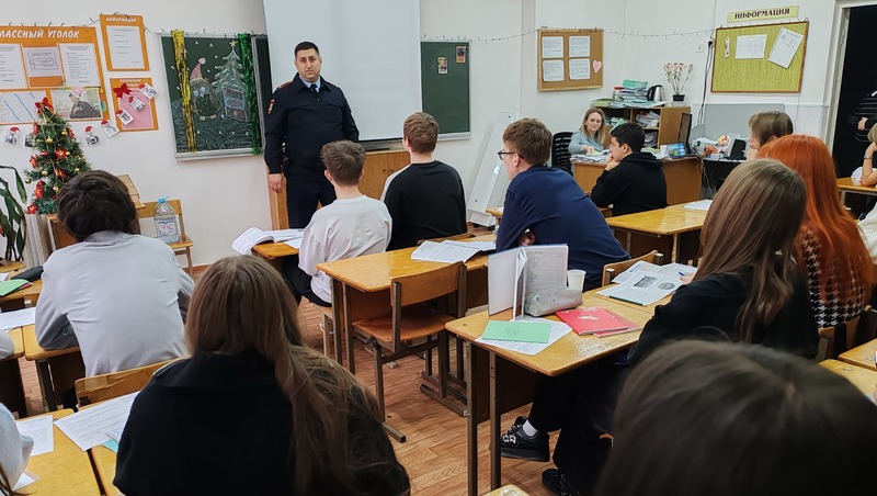 Акция «Полицейский Дед Мороз» прошла в школах Железноводска