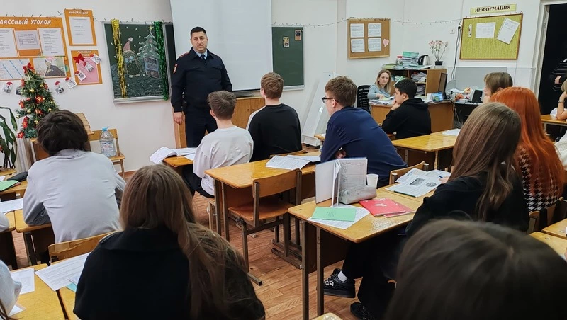 Акция «Полицейский Дед Мороз» прошла в школах Железноводска