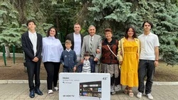 Проголосовавшей на выборах губернатора паре из Железноводска подарили телевизор
