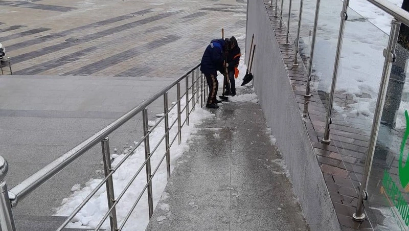 Пандусы очистили после обращения блогера в Железноводске 
