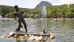 Повреждённую вандалами скульптуру рыбака восстановили в Железноводске