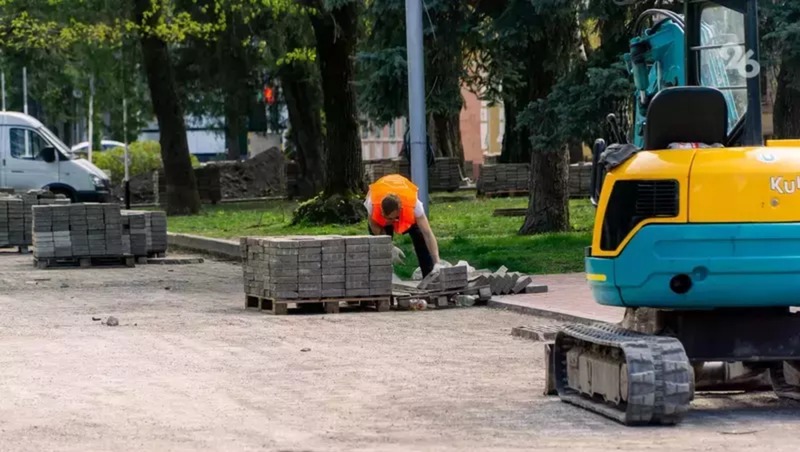 Ремонт сквера вблизи Островских ванн проводят в Железноводске