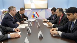 Губернатор Ставрополья провёл встречу с послом Таджикистана на инвествыставке