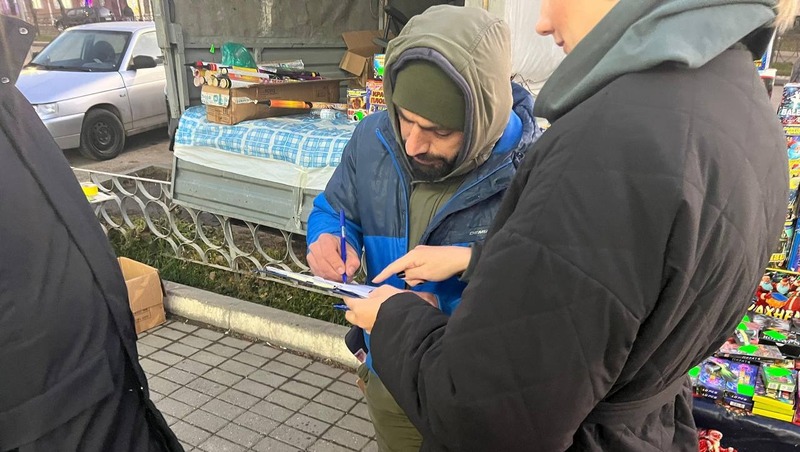 Рейды по точкам нелегальной торговли пиротехникой прошли в Железноводске