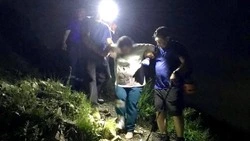 Спасатели МЧС помогли спустится с Бештау пострадавшей туристке