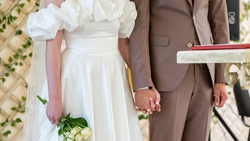 Волонтёры Железноводска шьют маскировочные сети из свадебных платьев