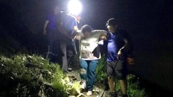 Спасатели МЧС помогли спустится с Бештау пострадавшей туристке