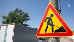 Дорогу перекрыли в Иноземцеве из-за опиловки деревьев