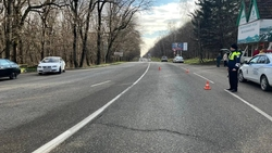 Переходящего дорогу с нарушением ПДД пенсионера сбил автомобиль в Железноводске