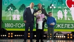 Первый значок отличия «Мой город Железноводск» вручили юному горожанину-экологу