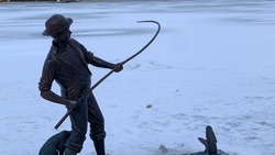 Скульптура рыбака в Железноводска пострадала от рук жителя Минвод