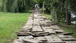 Дорожку за Островскими ваннами ремонтируют в Железноводске