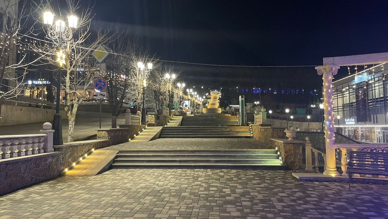 Новогодняя сказка на улицах курорта: как украсили Железноводск к праздникам