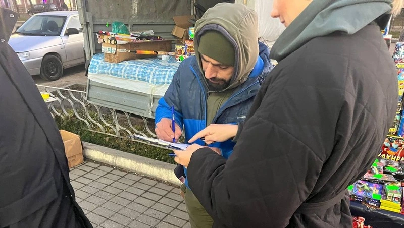Рейды по точкам нелегальной торговли пиротехникой прошли в Железноводске
