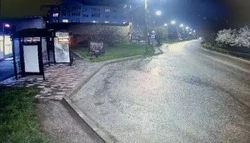 Неизвестный выстрелил в стекло остановки в Железноводске