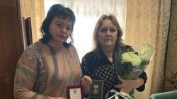 Жительницу блокадного Ленинграда посетили представители администрации Железноводска