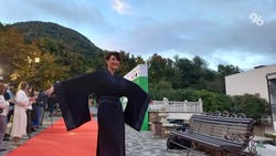 Известные киноактёры прошли по красной дорожке на кинофестивале в Железноводске